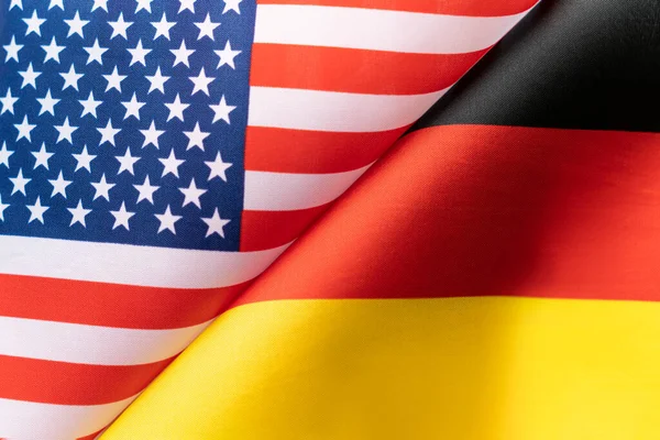 美国和德国国旗的背景 两国互动或反作用的概念 国际关系 政治谈判 体育竞赛 — 图库照片