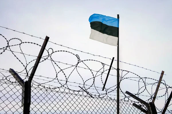 Concept Van Estonia Gesloten Grenzen Met Vlag Draad Hek Oekraïne — Stockfoto