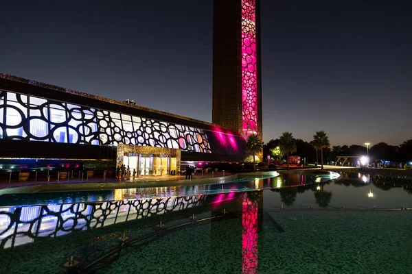 阿联酋 2022年11月25日 迪拜框架前的喷泉是位于阿联酋迪拜市Zabeel公园的一个建筑地标 — 图库照片