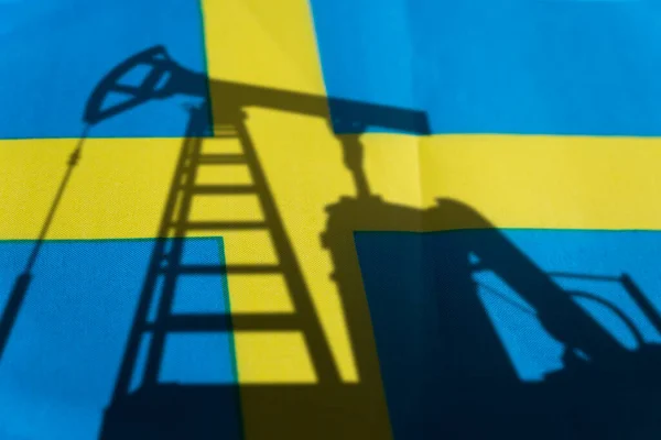 Zakup Ropy Naftowej Szwecji Platformy Wiertnicze Tle Szwedzkiej Flagi Górnictwo — Zdjęcie stockowe