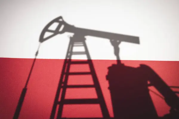 Πετρελαϊκή Βιομηχανία Της Πολωνίας Εξέδρες Άντλησης Πετρελαίου Στο Βάθος Της — Φωτογραφία Αρχείου
