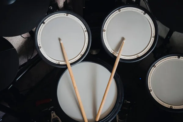 Top View Electronic Drum Kit Cymbals Drums Pair Wooden Drumsticks — Stock Photo, Image