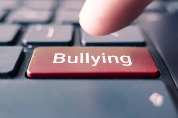 Palabra Bullying Teclado Computadora Concepto Intimidación Humillación Por Acoso Red — Foto de Stock