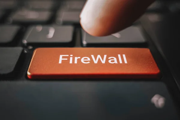 Fechado Dedo Teclado Preto Com Palavra Firewall — Fotografia de Stock