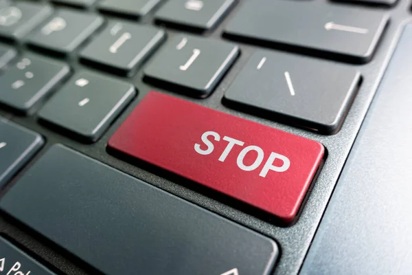 Teclado Notebook Computador Com Tecla Stop Fundo Tecnologia Botão Vermelho — Fotografia de Stock
