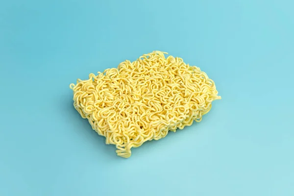 Gedroogde Instant Noodles Blauwe Tafel Bovenaanzicht — Stockfoto