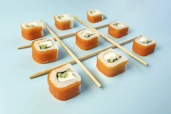 Sushi Rolt Philadelphia Met Zalm Avocado Roll Klaar Eten Blauwe — Stockfoto