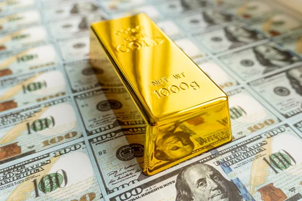 Ράβδος Χρυσού Επικαλύπτει Χρήματα Δολάρια Έννοια Μια Φτωχή Οικονομία Επενδυτές — Φωτογραφία Αρχείου