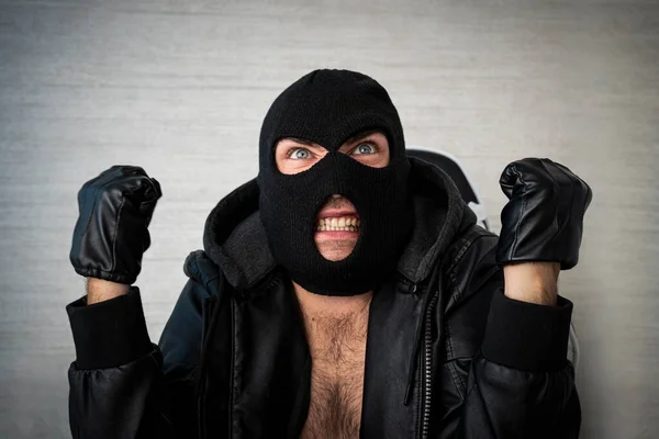 Angry Aggressive Masked Thug Screams Anger — Stock Photo, Image
