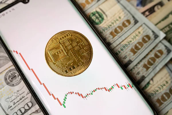Smartphone Con Gráfico Comercio Bitcoin Moneda Oro Bitcoin Cash Operando —  Fotos de Stock