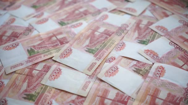 Notas Russas Com Valor Facial 5000 Rublos Caem Sobre Mesa — Vídeo de Stock