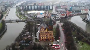 Kalininingrad 'daki katedral. İnsansız hava aracından Avrupa 'nın Konigsberg kentinin ortaçağ mimarisi