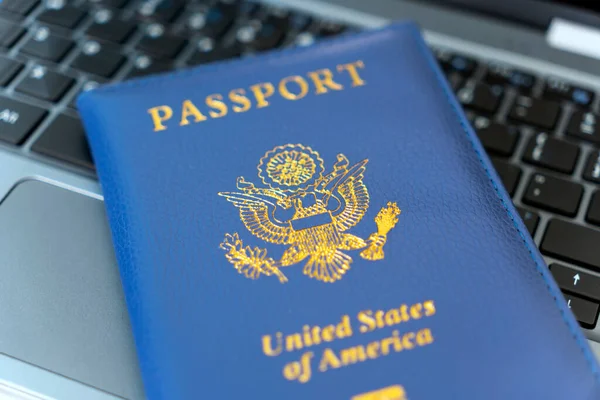 Passport Usa Клавіатурі Блокнот Закрий Двері Ідентифікація Користувача Інтернеті Заборона — стокове фото