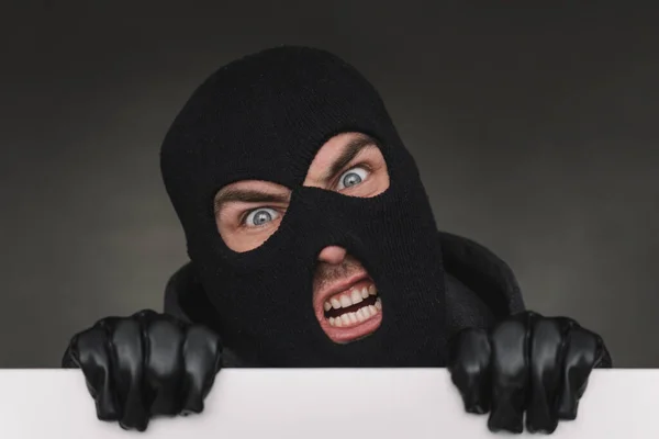 Ladro Malvagio Maschera Affaccia Dietro Una Lavagna Bianca Bandito Malvagio — Foto Stock
