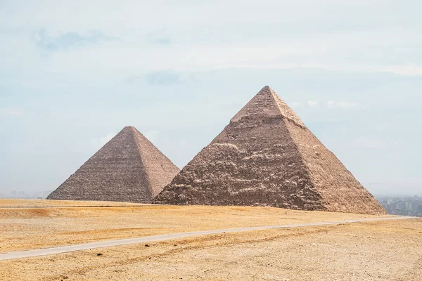 Kompleks Archeologiczny Wielkich Piramid Egipskich Znajduje Się Płaskowyżu Giza Libijskiej — Zdjęcie stockowe