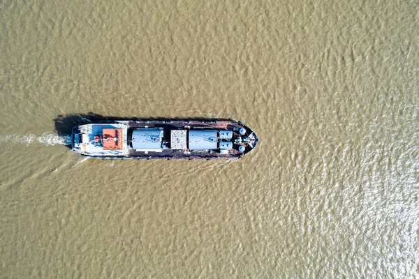 Transport Towarów Wodzie Rzecznej Rzece Pływa Barka Transport Towarów — Zdjęcie stockowe