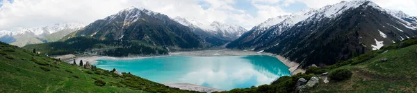 Panorama Spektakularnego Malowniczego Big Almaty Lake Tien Shan Mountains Ałmaty — Zdjęcie stockowe