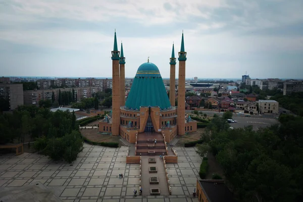 Eine Mashkhur Jusup Moschee Zentrum Von Pavlodar Vor Blauem Himmel — Stockfoto