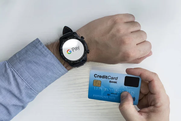 Google Pay Pay Logotypen Smartklockan Och Kreditkortsmallen Oktober 2022 Barnaul — Stockfoto