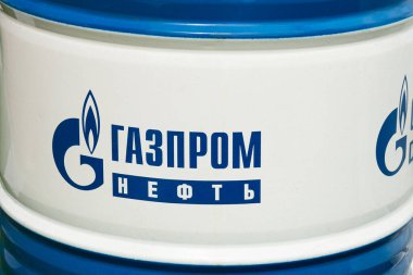16 Temmuz 2023, Barnaul, Rusya. Gazprom petrol varili. Gazprom, 1989 yılında kurulan ve doğalgaz çıkarma, üretim, taşımacılık ve satış işlerini yürüten büyük bir Rus şirketidir..
