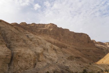 Judean Desert, dead sea, İsrail üzerinde Midbar Yehuda kanyonda. Çölde Ürdün Nehri'nin batı yakasında cansız arazi arka plan