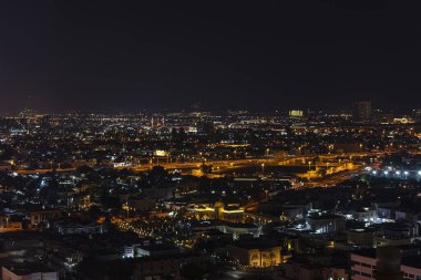 Dubai 'nin merkezinin panoramik manzarası yükseklikten çok güzel. Dubai şehri, Birleşik Arap Emirlikleri.