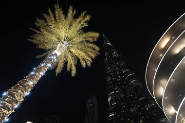 Dubai, BAE, Birleşik Arap Emirlikleri. 29 Kasım 2022: Birleşik Arap Emirlikleri 'nin Dubai kentindeki Burj Halife kulesinde çok güzel fütüristik lazer gösterisi ve ışık çalışmaları yapıldı