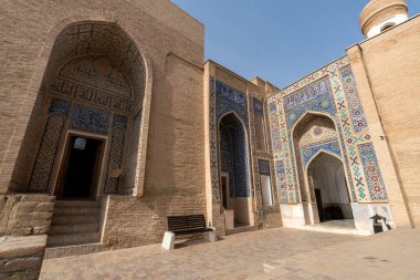 Şah-i-Zinda ya da Şah i Zinda, Özbekistan 'ın Semerkand şehrindeki mozoledir.