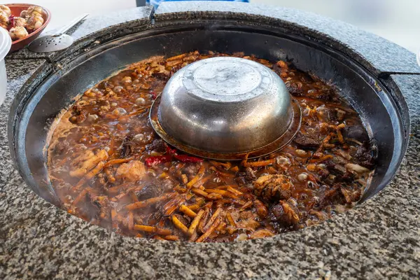 Kazan 'da pilav pişirme, Orta Asya Plov Merkezi' nde kazan, Taşkent, Özbekistan