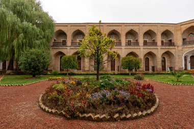 Kukeldash Madrasah 'ın Atrium bahçesi, yüksek ilahiyat fakültesi. Taşkent, Özbekistan.