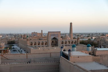 Yukardan Khiva 'nın eski bir kasabası Akşam üstü gün batımında