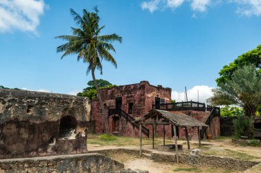 Hint Okyanusu kıyısındaki Kenya şehri Mombasa 'daki eski kale İsa. Fort Jesus Mombasa, Kenya 'da bir Portekiz kalesidir. 1593 'te inşa edilmiş.