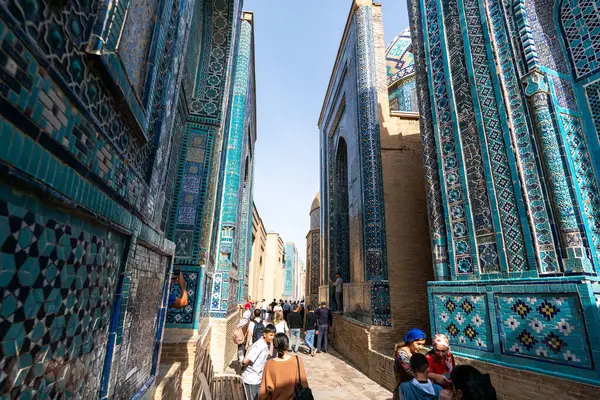 Lot Tourists Walk Complex Shah Zinda Shah Zinda Mausoleum Samarkand Royalty Free Stock Images