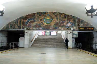 Taşkent, Özbekistan - 27 Ekim 2023: Taşkent metrosu içinde. Özbekistanskaya Metro İstasyonu, Merkez Taşkent, Özbekistan.
