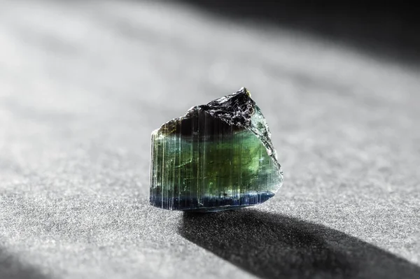 Raw Blue Green Turmaline Crystal Темном Фоне Studio Light — стоковое фото