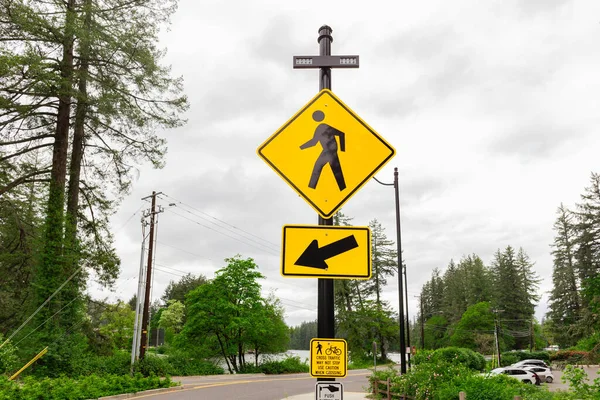 Iconic Yellow Pedestrian Road Sign Local Road Forest Area Prioritizing — Stock Photo, Image