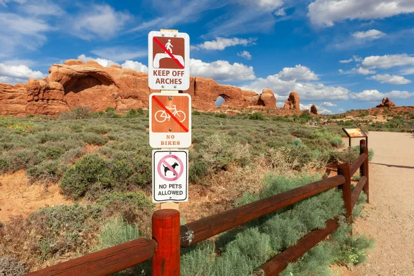 stock image Visitor Restriction Sign near The Windows Viewpoint and Trail in Arches National Park, Utah, United States. Keep off arches, No bikes, and No pets signs.