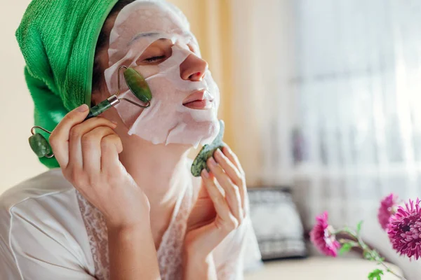 Portrait Woman Facial Sheet Mask Applied Using Jade Roller Beauty — Stock Photo, Image