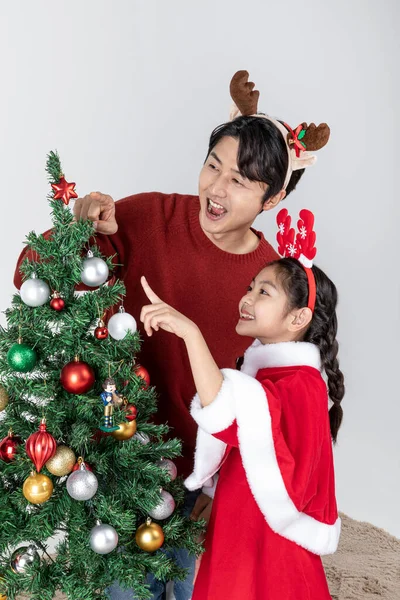 Felice Famiglia Coreana Asiatica Nel Concetto Natale Padre Figlia Che — Foto Stock