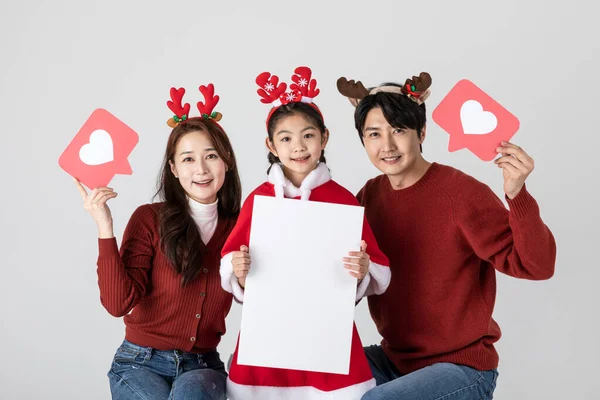 Feliz Asiática Coreana Familia Navidad Concepto Celebración Tarjeta Blanco —  Fotos de Stock