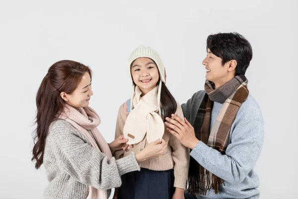 Щаслива Корейська Родина Батьки Дочка Холодна Зимова Концепція — стокове фото