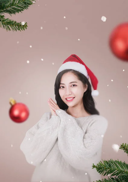 Asian Korean Woman Winter Holidays Concept — Stock Photo, Image