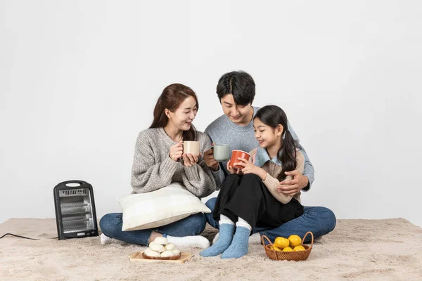 Happy Asian Korean Family Spending Time Together Warming Themselves — Stock Photo, Image