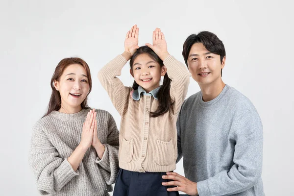 Lycklig Asiatisk Koreansk Familj Föräldrar Och Dotter — Stockfoto