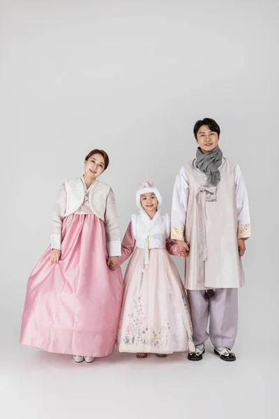 Hanbok Taki Koreli Aile Soyutlanmış Beyaz Arka Plan — Stok fotoğraf