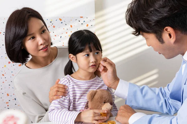 子供のための韓国語東洋医学クリニック — ストック写真