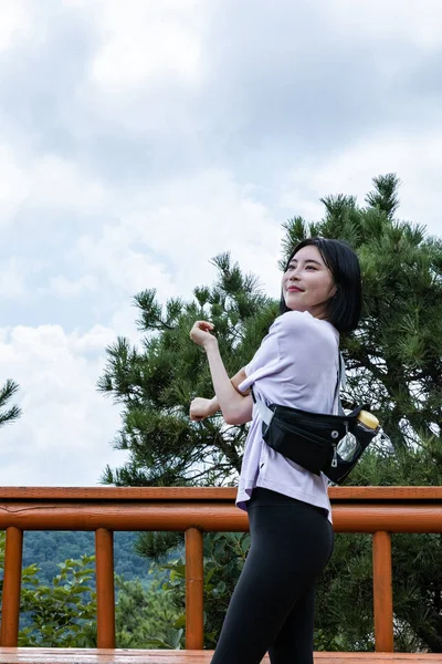 Korean Young Women Hiking Stretching — Stock Photo, Image