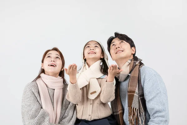 Happy Asian Korean Family Parents Daughter Cold Winter Concept — Stock Photo, Image