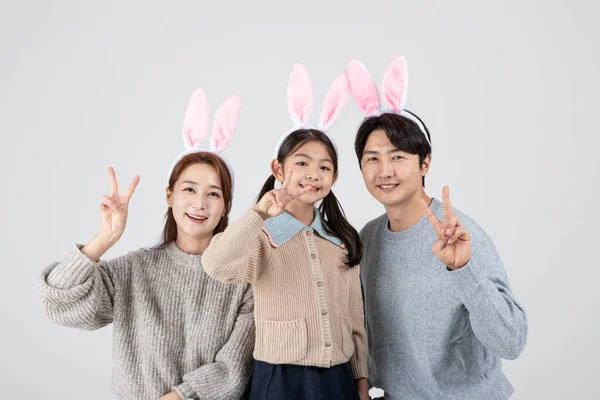 Glad Asiatisk Koreansk Familj Med Kaninöron — Stockfoto