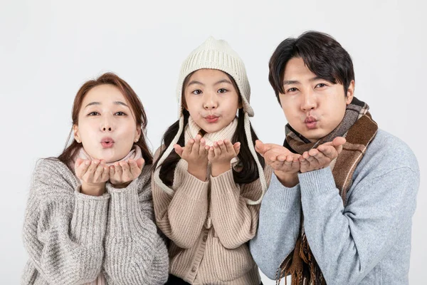 Happy Asian Korean Family Parents Daughter Cold Winter Concept — Stock Photo, Image